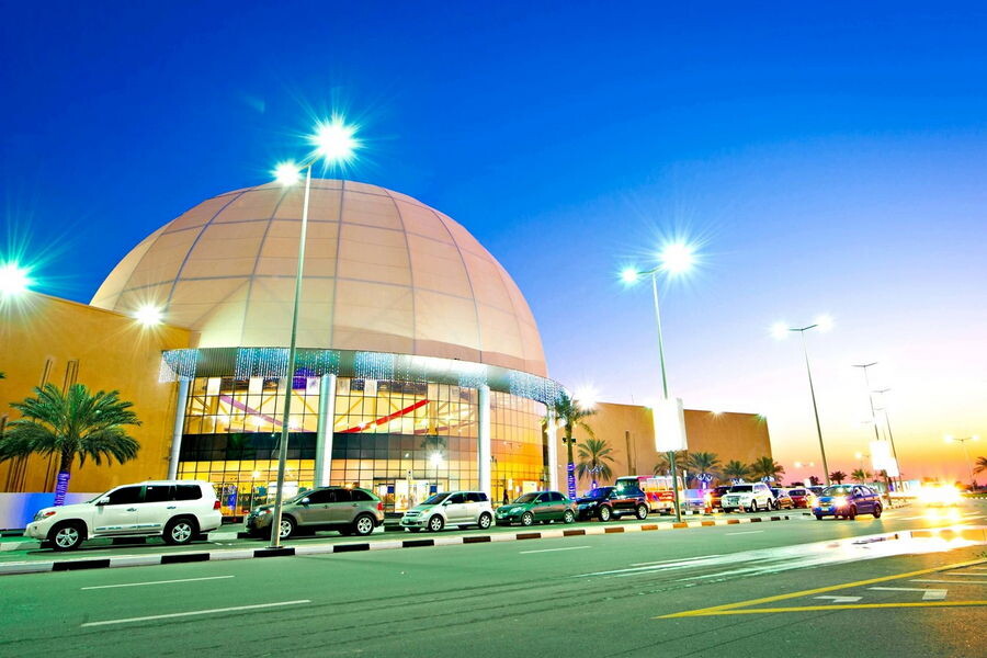 outlet mall dubie.jpg